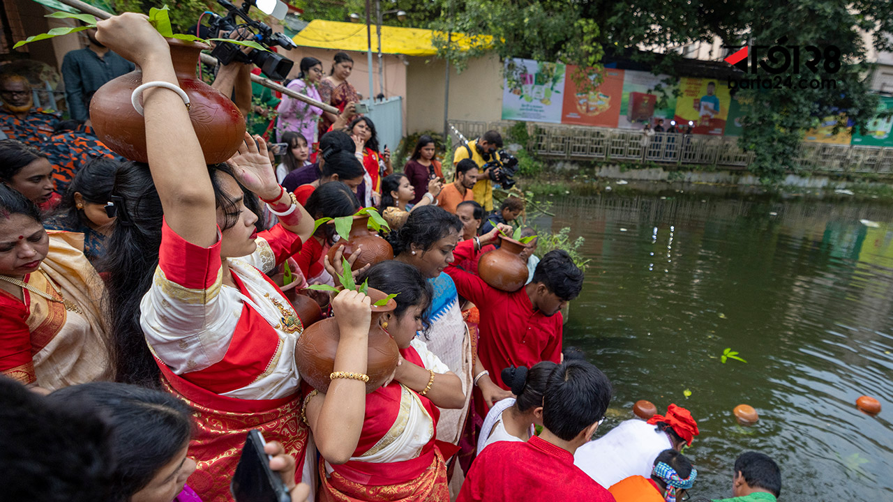 রাজধানীর ঢাকেশ্বরী মন্দিরে দুর্গোৎসব। ছবি: বার্তা২৪.কম/নূর-এ-আলম