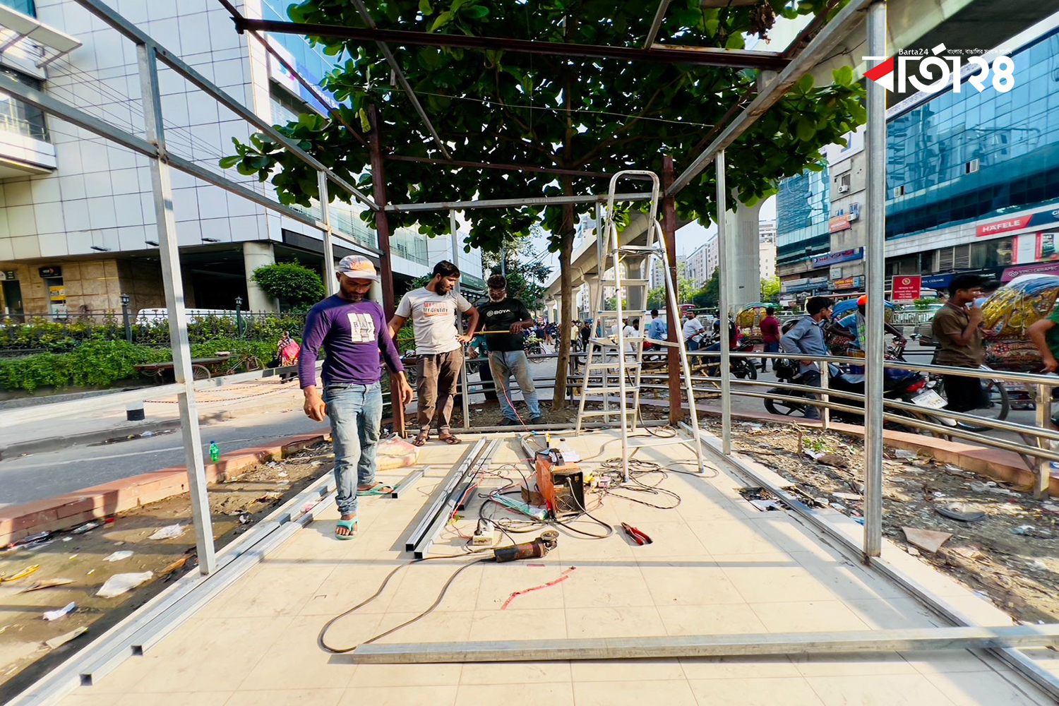 ছাত্র-জনতার আন্দোলনে ভাঙচুর করা হয় নগরীর পুলিশ বক্সগুলো। ছবি: নূর-এ-আলম